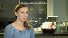 Beauty Bar, czyli kawiarnia, butik i salon kosmetyczny w jednym Styl życia, LIFESTYLE - W dużych miastach powstają lokale, które łączą funkcje kawiarni, salonu kosmetycznego i butiku. W Beauty Barach między jedną a drugą kawą można skorzystać z zabiegu kosmetycznego lub przymierzyć ubrania z najnowszych kolekcji początkujących projektantów, a po godzinach wziąć udział w szalonym wieczorze panieńskim.
