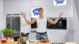 LIFESTYLE, Gwiazdy - Michał Baryza, Michał Baryza gotuje dla mamy LIFESTYLE, Gwiazdy - Michał Baryza