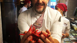 LIFESTYLE, Żywienie - Kim są osoby, które kreują smaki i tworzą menu najchętniej odwiedzanych restauracji? Jak wygląda ich codzienna praca? Za co ją kochają? Z jakimi wyzwaniami się zmagają? Dziś, 20 października, obchodzimy Międzynarodowy Dzień Szefa Kuchni. Z tej okazji o rozmowę poprosiliśmy Pawła Lawro - Szefa Kuchni restauracji Vapiano, której oferta jest dostępna w serwisie PizzaPortal.pl., Międzynarodowy Dzień Szefa Kuchni LIFESTYLE, Żywienie - Kim są osoby, które kreują smaki i tworzą menu najchętniej odwiedzanych restauracji? Jak wygląda ich codzienna praca? Za co ją kochają? Z jakimi wyzwaniami się zmagają? Dziś, 20 października, obchodzimy Międzynarodowy Dzień Szefa Kuchni. Z tej okazji o rozmowę poprosiliśmy Pawła Lawro - Szefa Kuchni restauracji Vapiano, której oferta jest dostępna w serwisie PizzaPortal.pl.