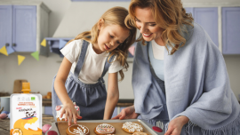 Wyjątkowe przepisy na Wielkanoc Żywienie, LIFESTYLE - Wielkanoc zbliża się wielkimi krokami. W tym roku nasze stoły znowu uginać się będą od słodkości. Niestety tradycyjne polskie ciasta często są ciężkostrawne, a w przepisach dominuje niezdrowy dla nas cukier i tłuszcze. Co zrobić by dania były równie pyszne jak i zdrowsze?