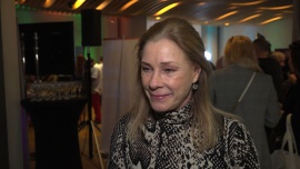 Małgorzata Potocka: moja wymarzona Wielkanoc to czas spędzony z córką i wnukiem na Mazurach Gwiazdy, LIFESTYLE - Aktorka doskonale rozumie Polaków, którzy Wielkanoc wolą spędzić na zagranicznym wyjeździe zamiast przy rodzinnym stole. Sama chętnie ucieka z Warszawy na Mazury, gdzie mieszka jedna z jej córek. Gwiazda nie przywiązuje wagi do tradycyjnego świątecznego menu, chętnie kultywuje natomiast niektóre wielkanocne zwyczaje, np. malowanie pisanek.
