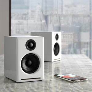 AudioengneA22 Innowacyjne systemy muzyczne, które współpracują ze wszystkimi urządzeniami i aplikacjami do przesyłania strumieniowego, bez względu na to, jak się łączysz i słuchasz.